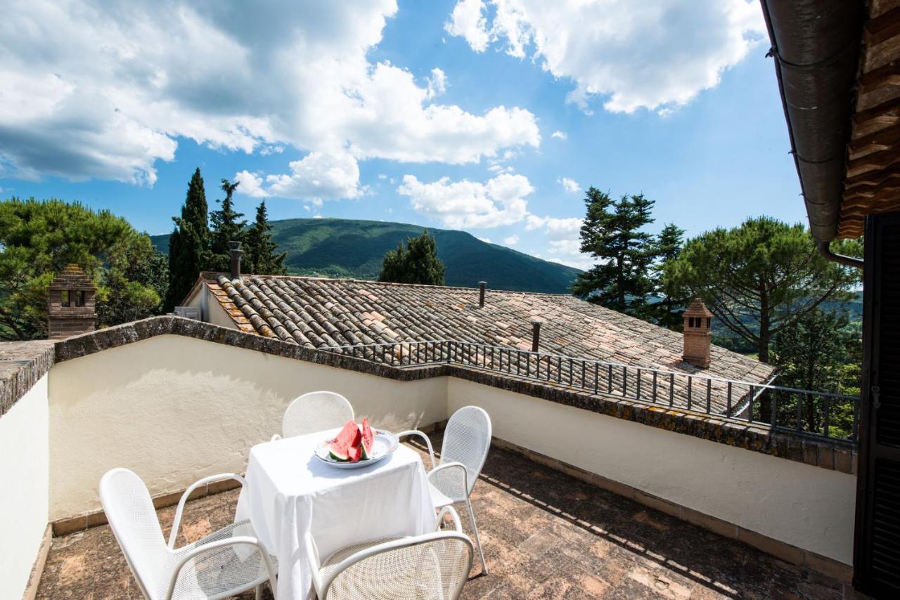 Villamena Assisi Luaran gambar